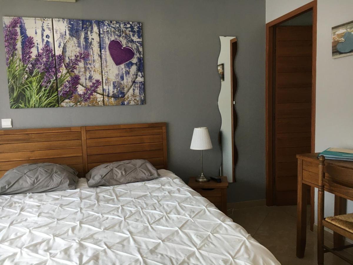 アラン Les Lavandes Bed & Breakfast エクステリア 写真