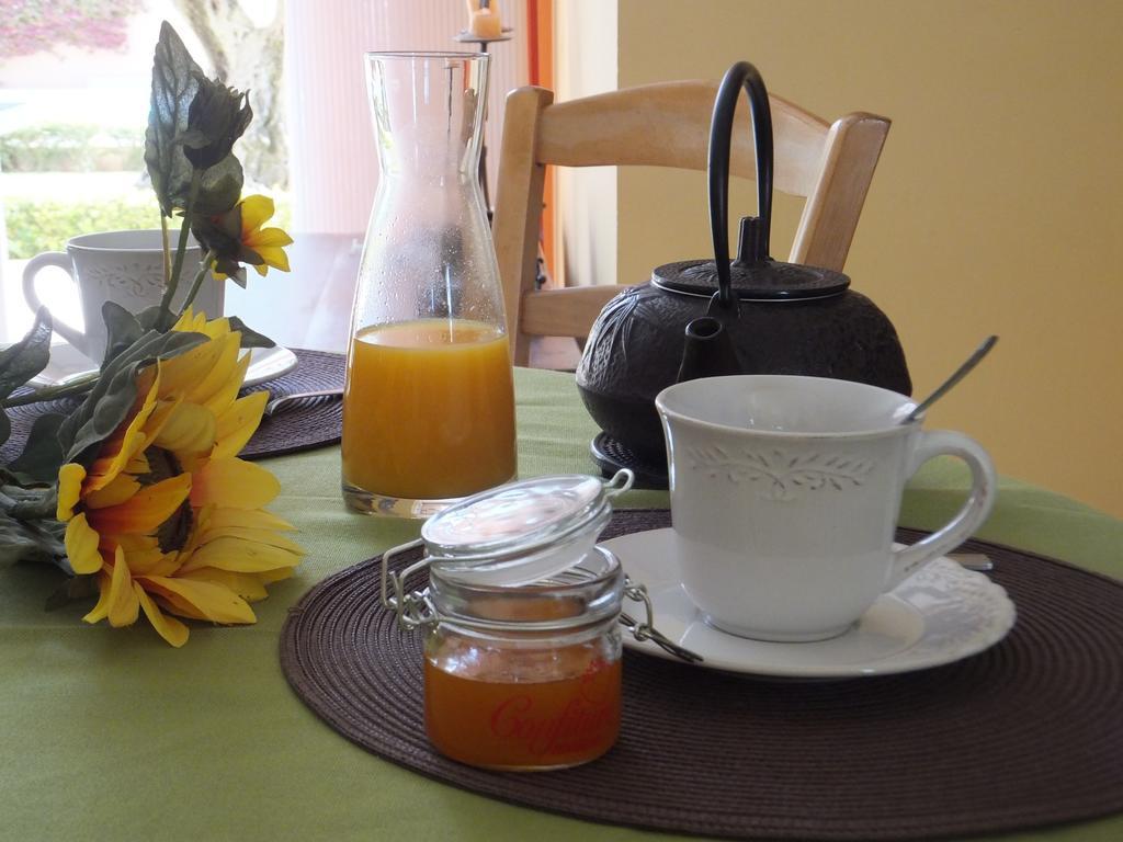アラン Les Lavandes Bed & Breakfast エクステリア 写真